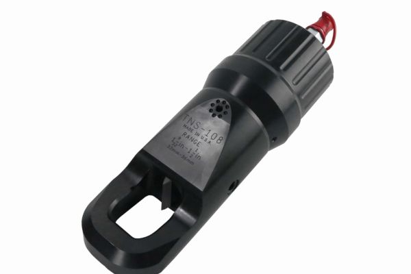 Hydraulic nut splitter